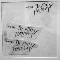 แบบตัวอักษรของ the Deathly Hallows