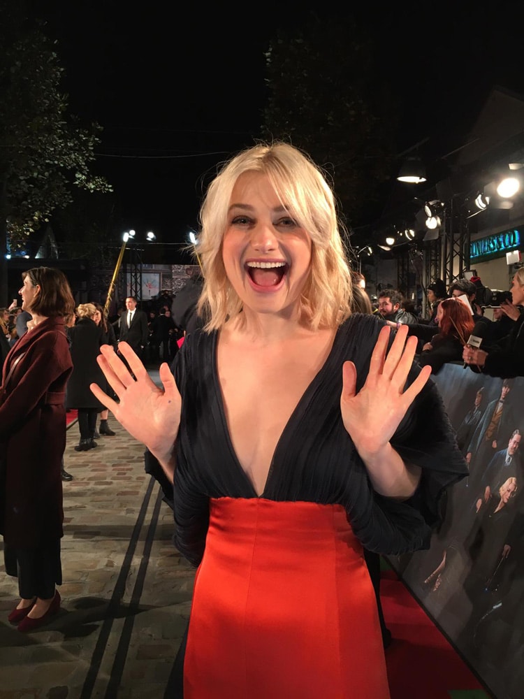 Alison Sudol รับบท ควีนนี่ โกลด์สตีน